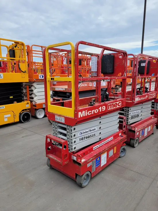 2018 MEC MICRO 19 Scissor Lift
