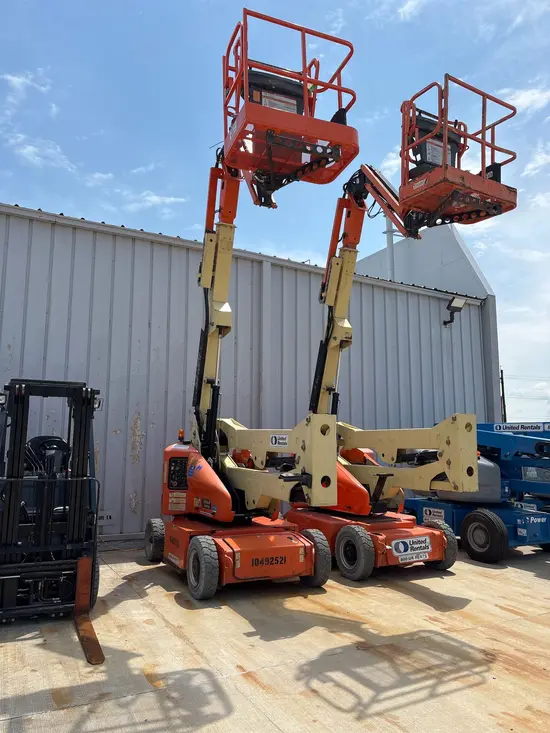2016 JLG E400AJPN Articulating Boom Lift