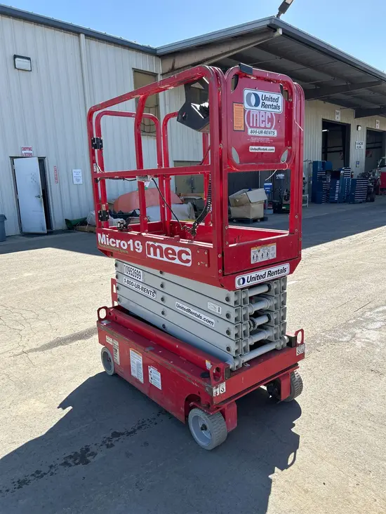 2019 MEC MICRO 19 Scissor Lift
