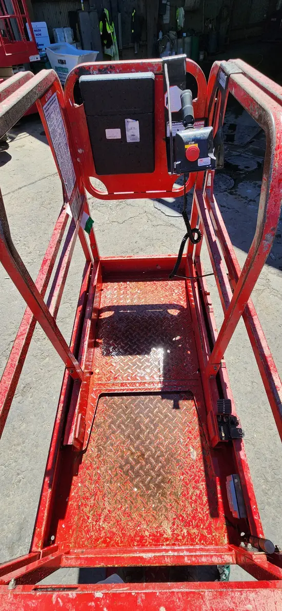 2018 MEC MICRO 19 Scissor Lift