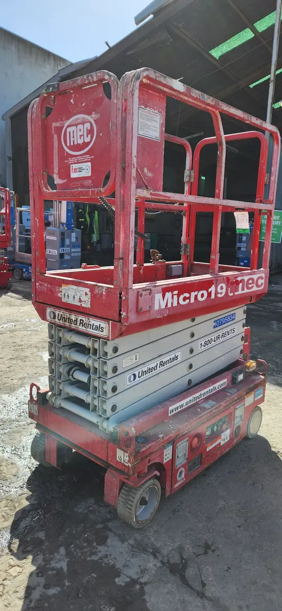2018 MEC MICRO 19 Scissor Lift