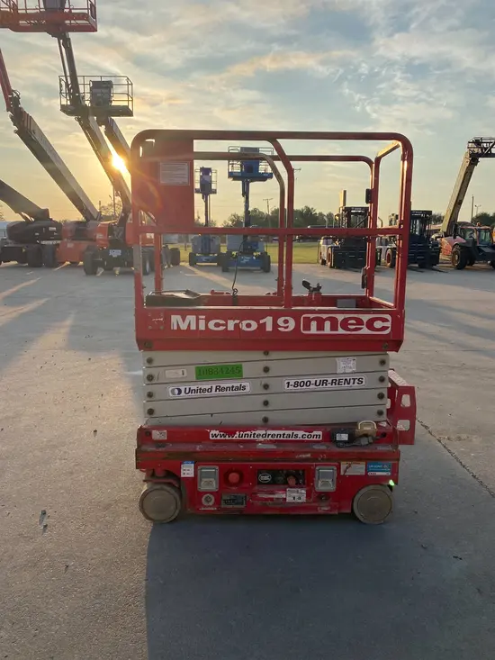 2018 MEC MICRO 19 Scissor Lift