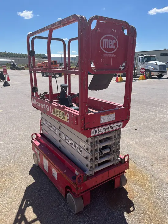2018 MEC MICRO 19 Scissor Lift