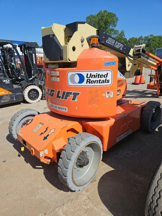 2013 JLG E450AJ Articulating Boom Lift