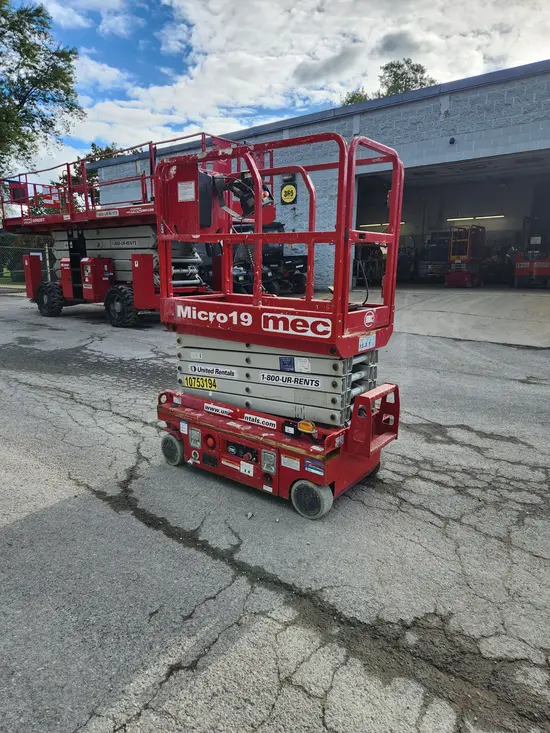 2018 MEC MICRO 19 Scissor Lift