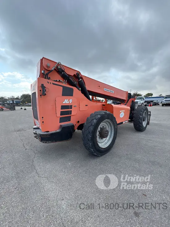 2018 SKYTRAK 8042 Forklift