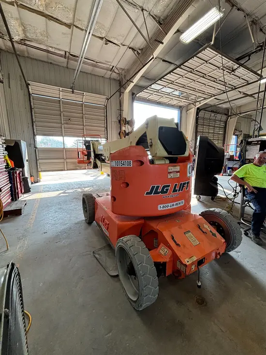 2013 JLG E450AJ Articulating Boom Lift