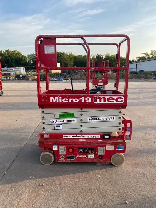 2018 MEC MICRO 19 Scissor Lift