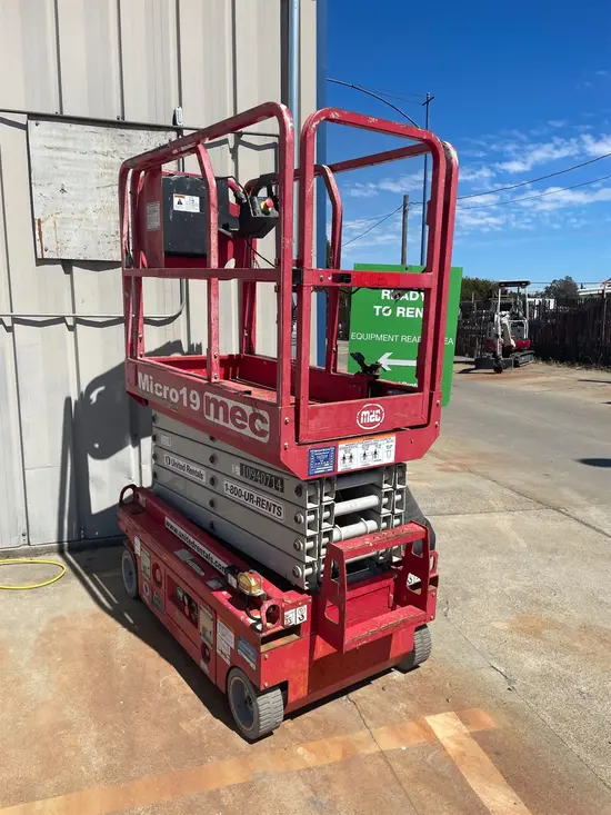 2019 MEC MICRO 19 Scissor Lift
