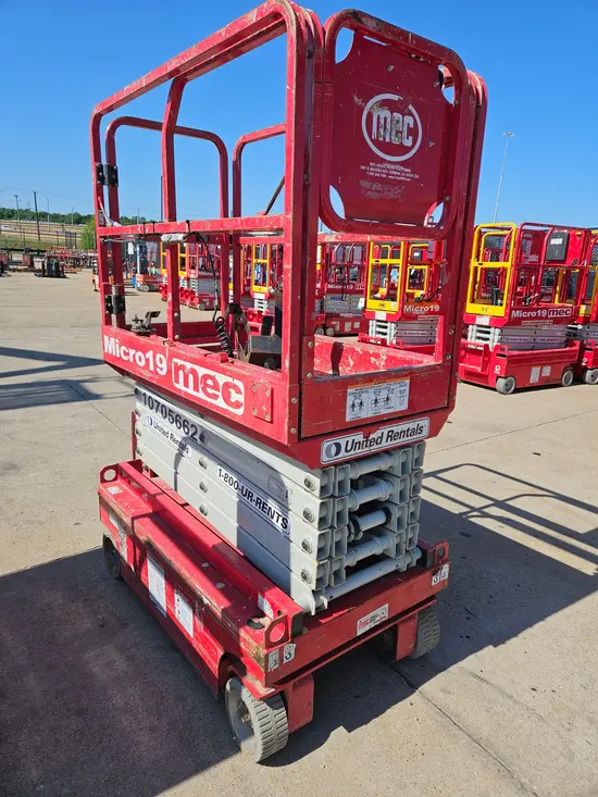 2018 MEC MICRO 19 Scissor Lift