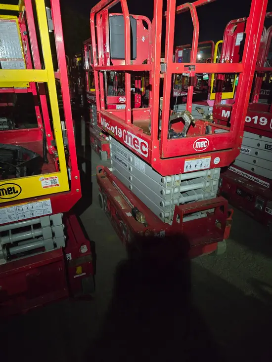 2019 MEC MICRO 19 Scissor Lift