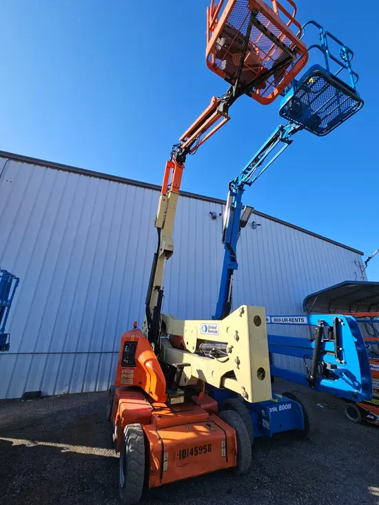 2013 JLG E400AJPN Articulating Boom Lift