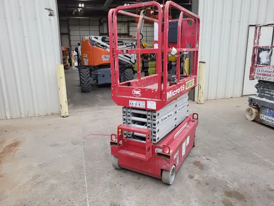2019 MEC MICRO 19 Scissor Lift