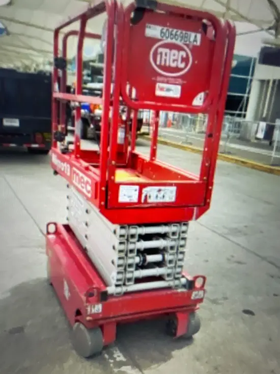 2018 MEC MICRO 19 Scissor Lift