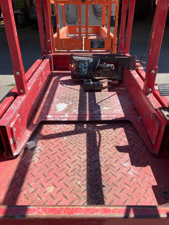 2019 MEC MICRO 19 Scissor Lift