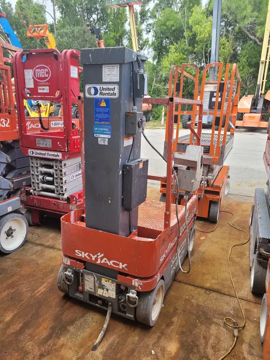 2017 Skyjack SJ16 Self-Propelled One-Person Lift