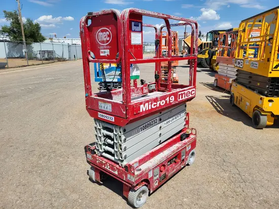 2018 MEC MICRO 19 Scissor Lift