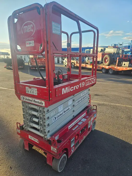 2018 MEC MICRO 19 Scissor Lift