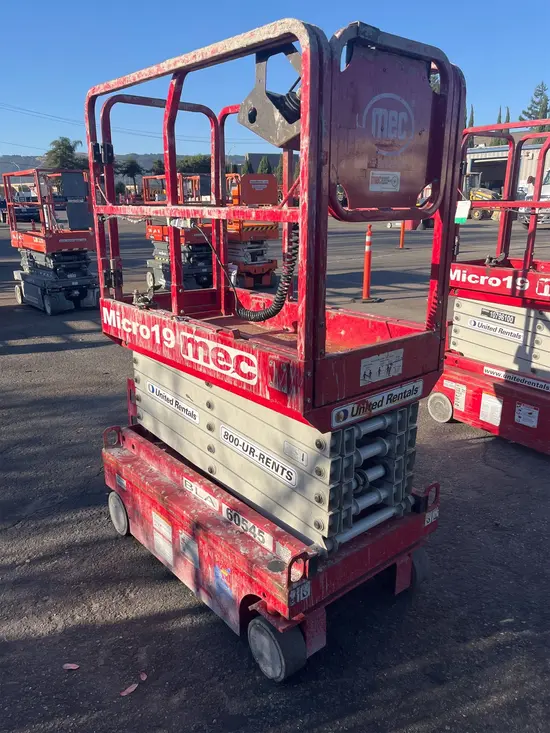 2018 MEC MICRO 19 Scissor Lift