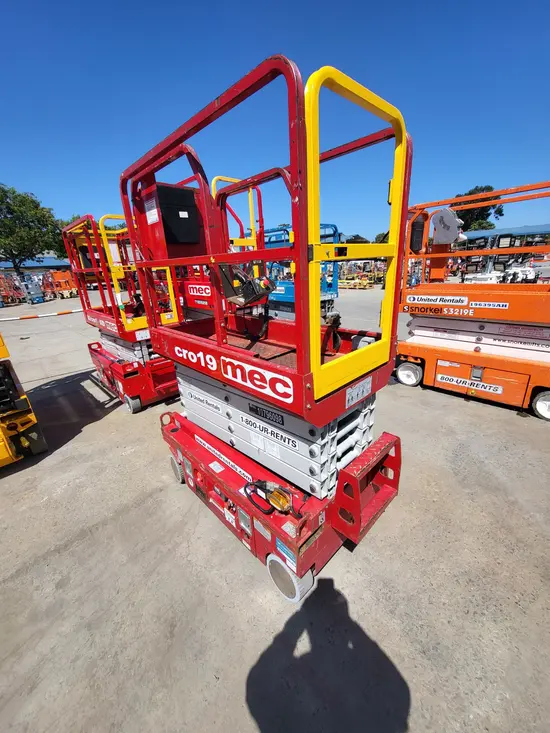 2018 MEC MICRO 19 Scissor Lift