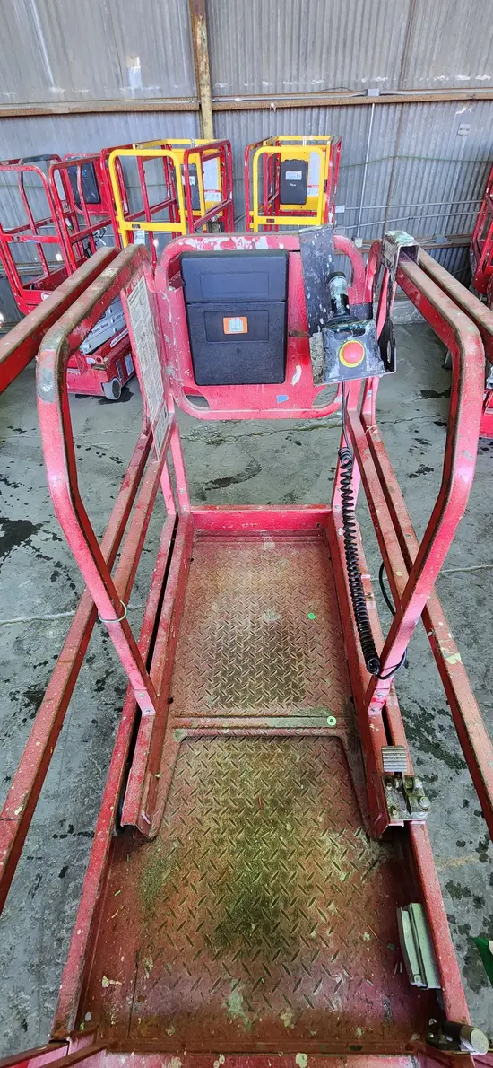 2018 MEC MICRO 19 Scissor Lift