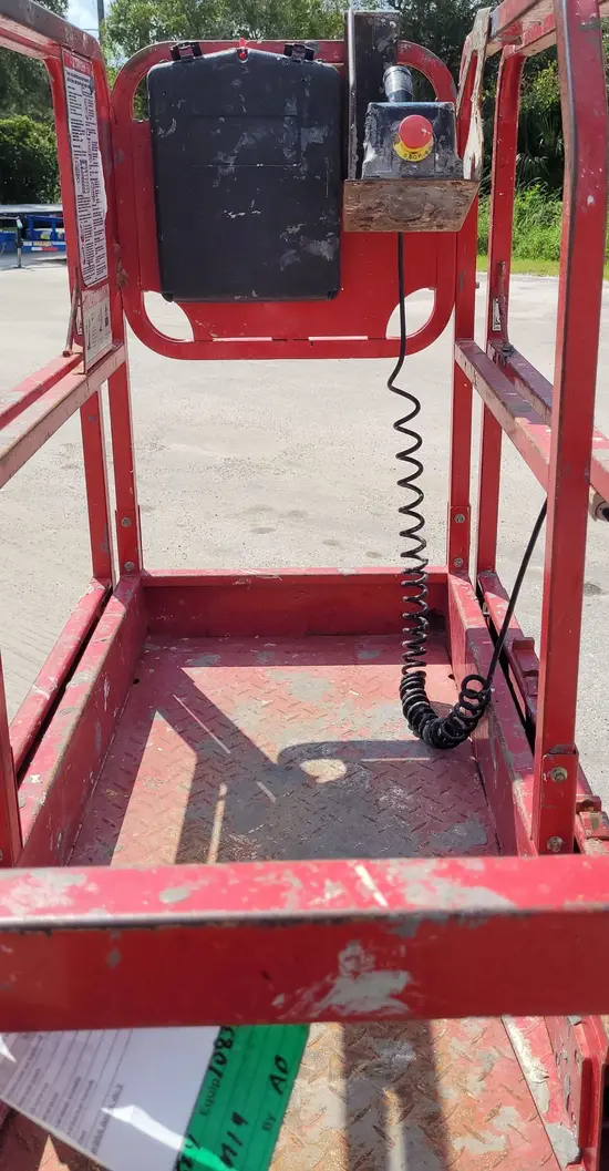 2018 MEC MICRO 19 Scissor Lift