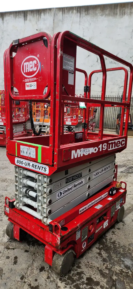 2018 MEC MICRO 19 Scissor Lift