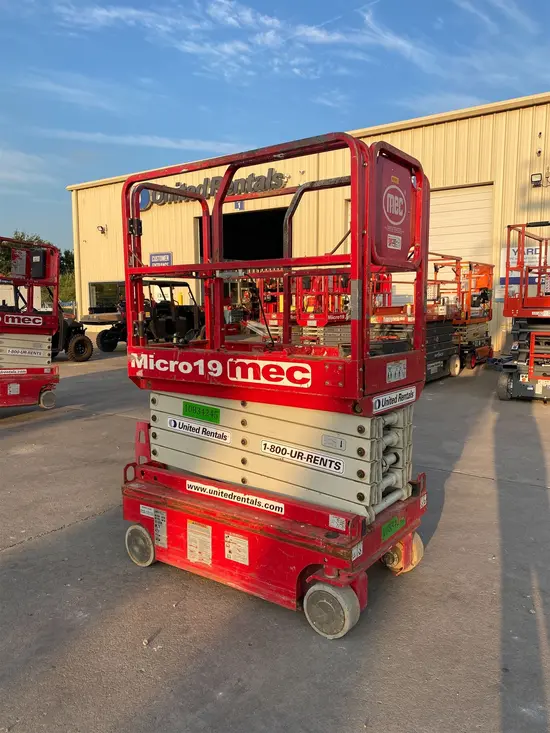 2018 MEC MICRO 19 Scissor Lift