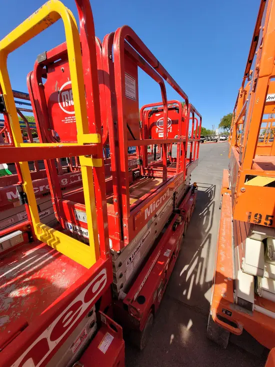 2018 MEC MICRO 19 Scissor Lift
