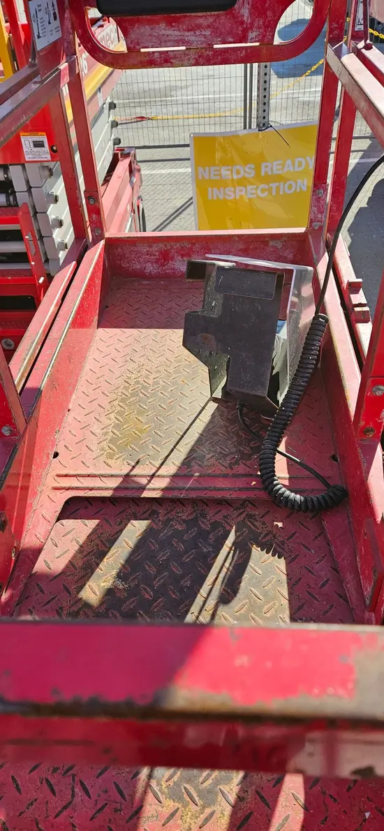 2018 MEC MICRO 19 Scissor Lift