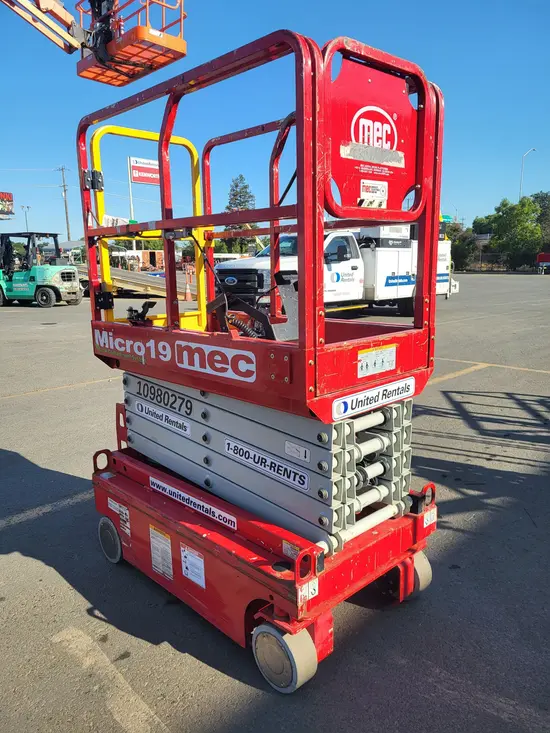 2019 MEC MICRO 19 Scissor Lift