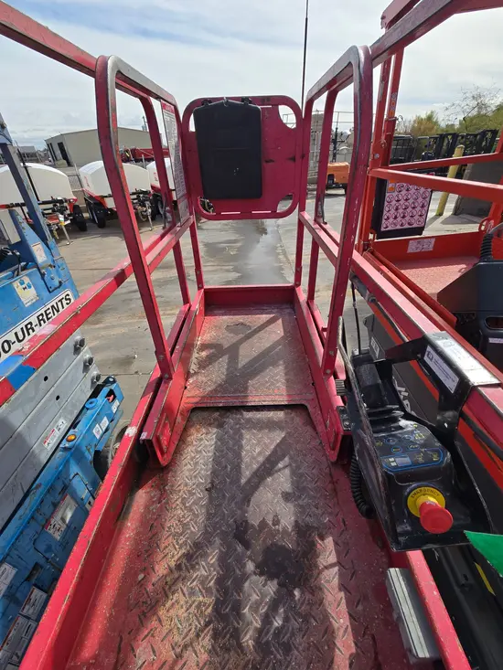 2018 MEC MICRO 19 Scissor Lift