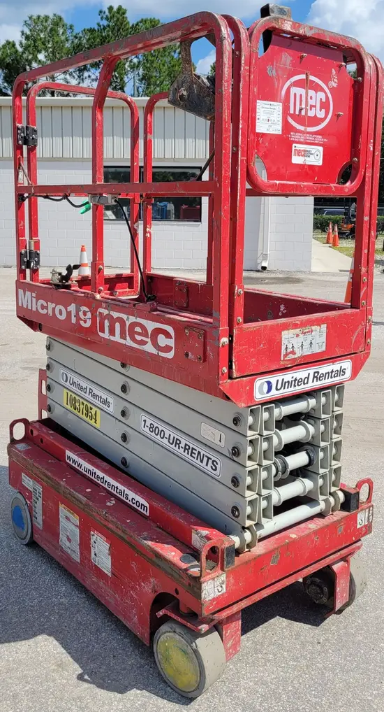 2018 MEC MICRO 19 Scissor Lift