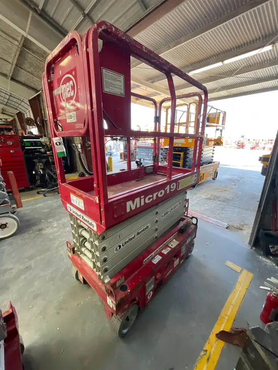 2018 MEC MICRO 19 Scissor Lift