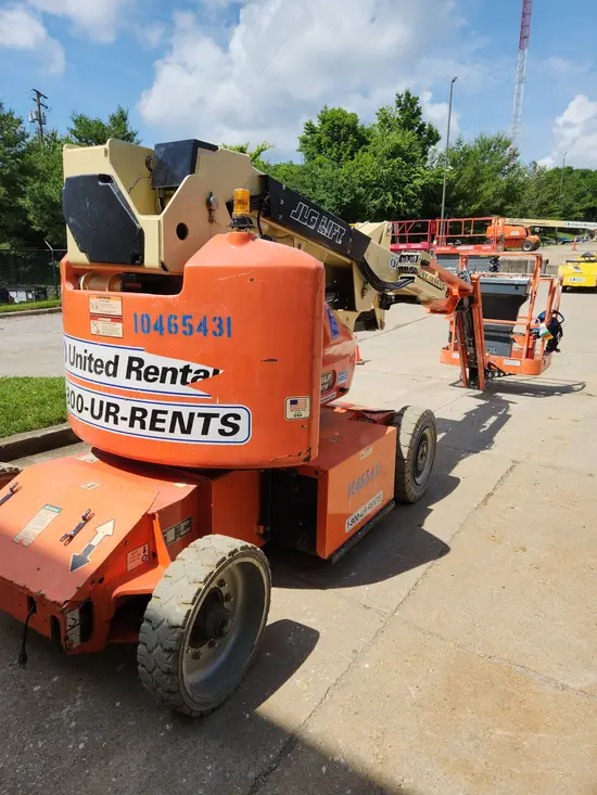 2016 JLG E400AJPN Articulating Boom Lift