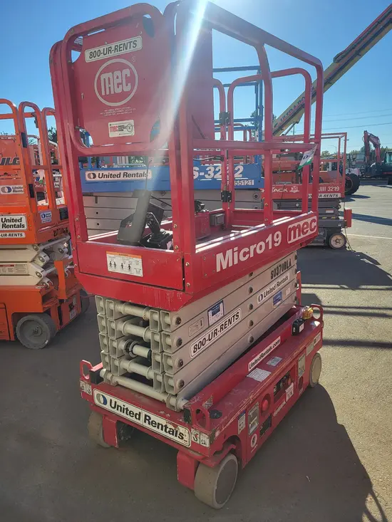 2018 MEC MICRO 19 Scissor Lift