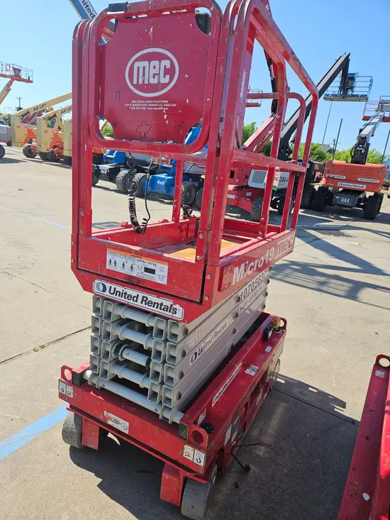 2018 MEC MICRO 19 Scissor Lift