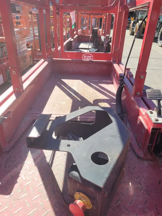 2018 MEC MICRO 19 Scissor Lift