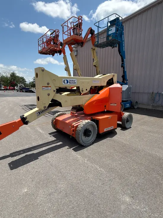 2017 JLG E400AN Articulating Boom Lift