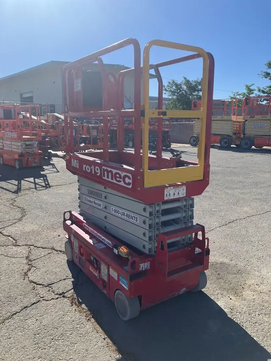 2018 MEC MICRO 19 Scissor Lift