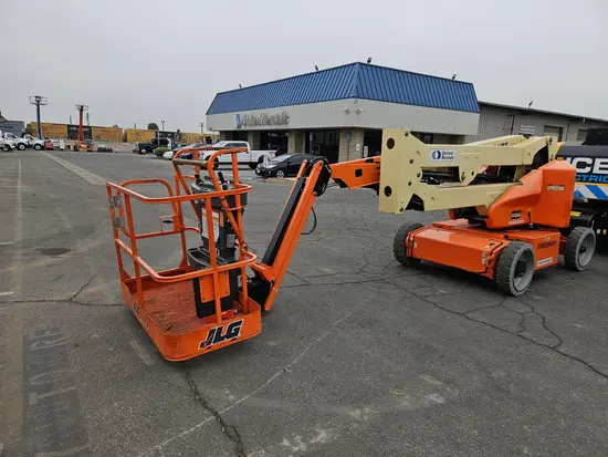 2017 JLG E450AJ Articulating Boom Lift
