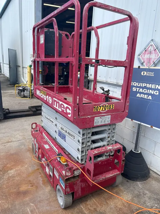 2018 MEC MICRO 19 Scissor Lift