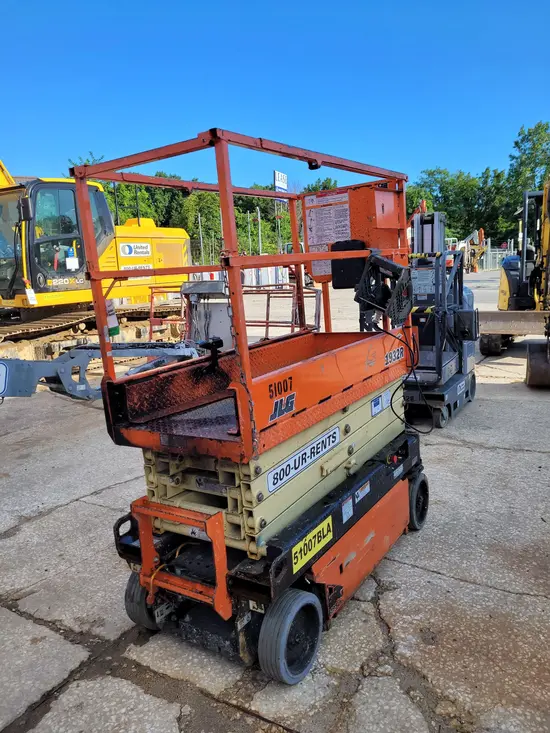 2017 JLG 1932R Scissor Lift