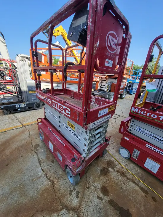 2018 MEC MICRO 19 Scissor Lift
