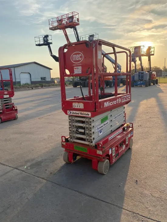 2018 MEC MICRO 19 Scissor Lift