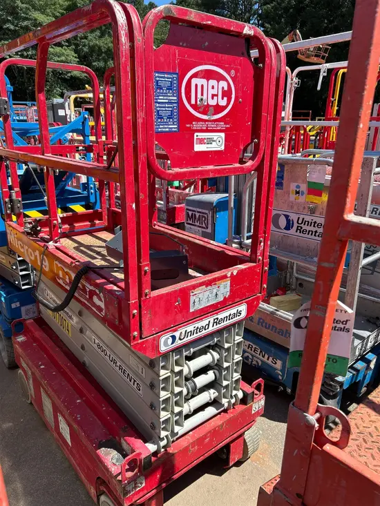 2018 MEC MICRO 19 Scissor Lift