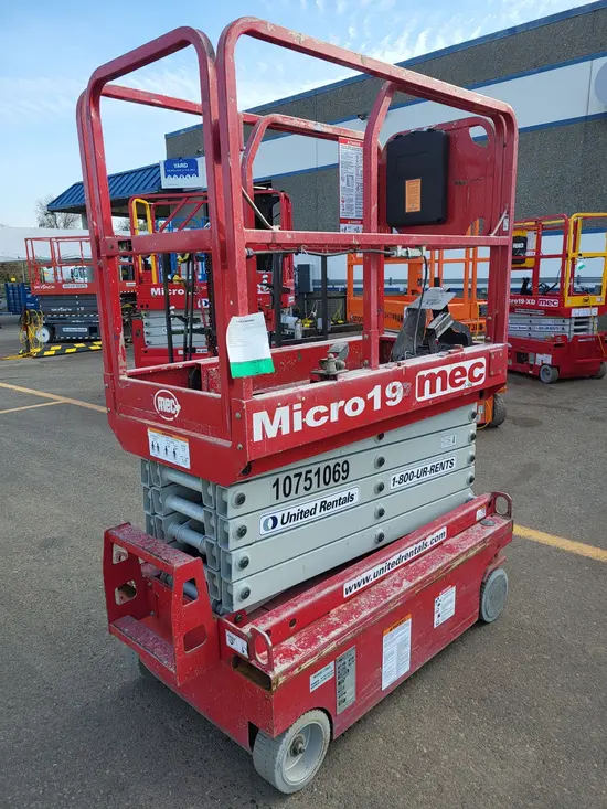 2018 MEC MICRO 19 Scissor Lift