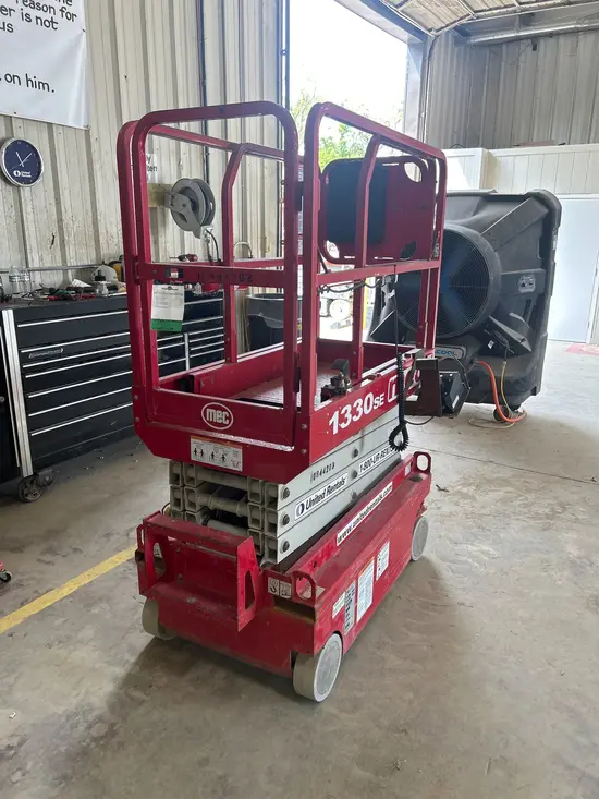 2018 MEC 1330SE Scissor Lift