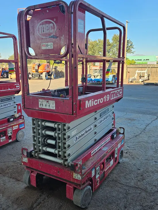 2018 MEC MICRO 19 Scissor Lift