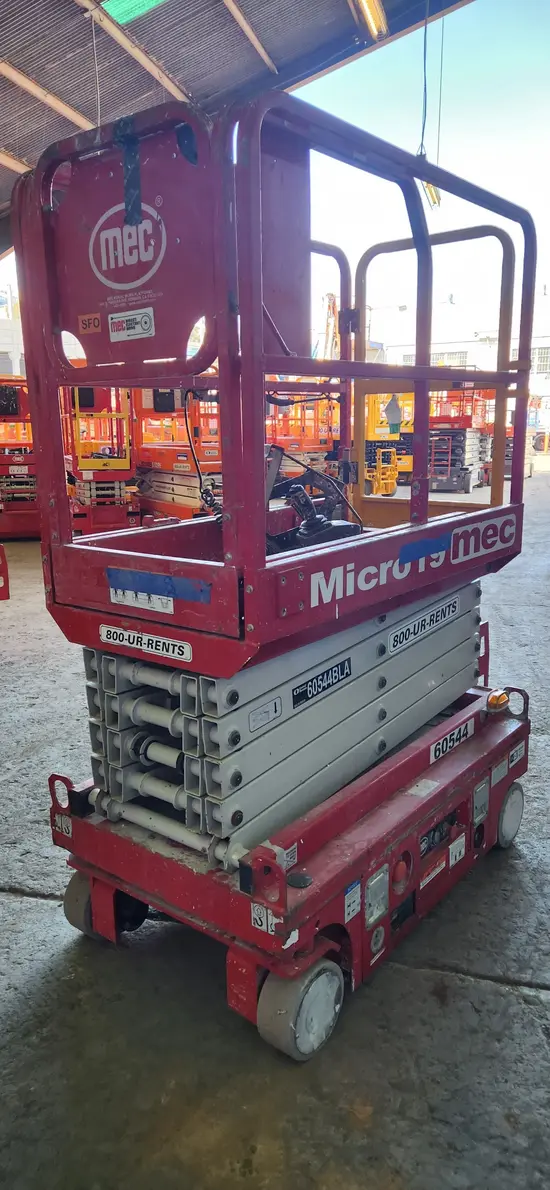 2018 MEC MICRO 19 Scissor Lift